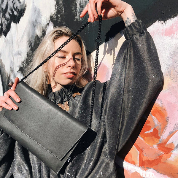 Shoulder bag with chain – black